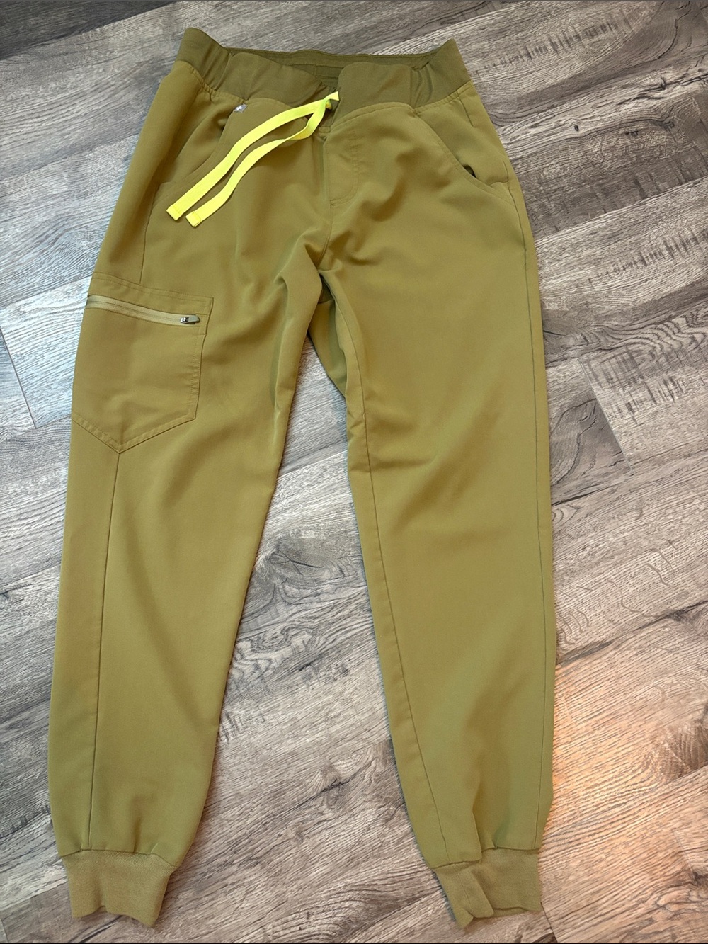Figs Olive Green Jogger Scrub Pants with Neon Yellow Drawstring Size Small